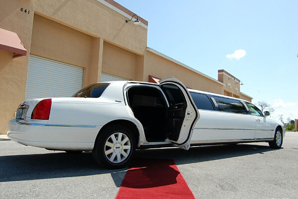 Memphis White Lincoln Stretch Limo